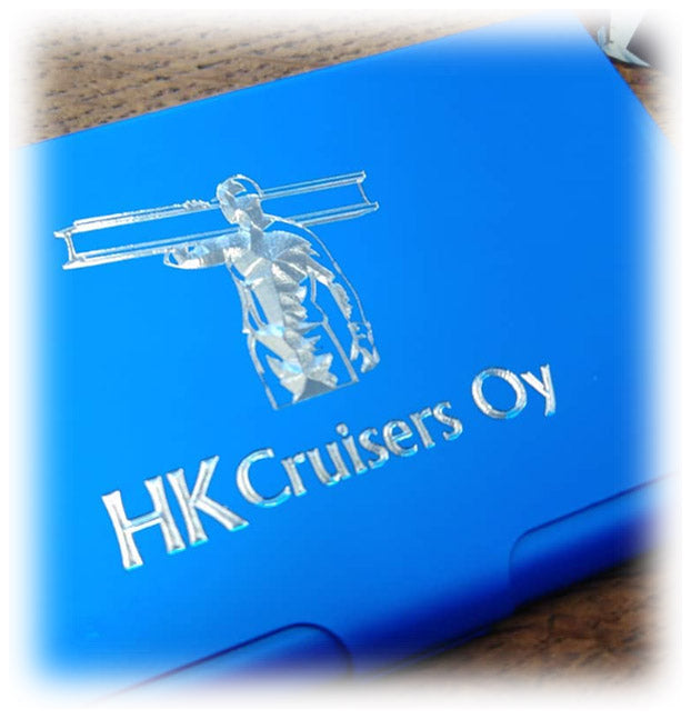 Käyntikorttikotelot kaiverrettuna