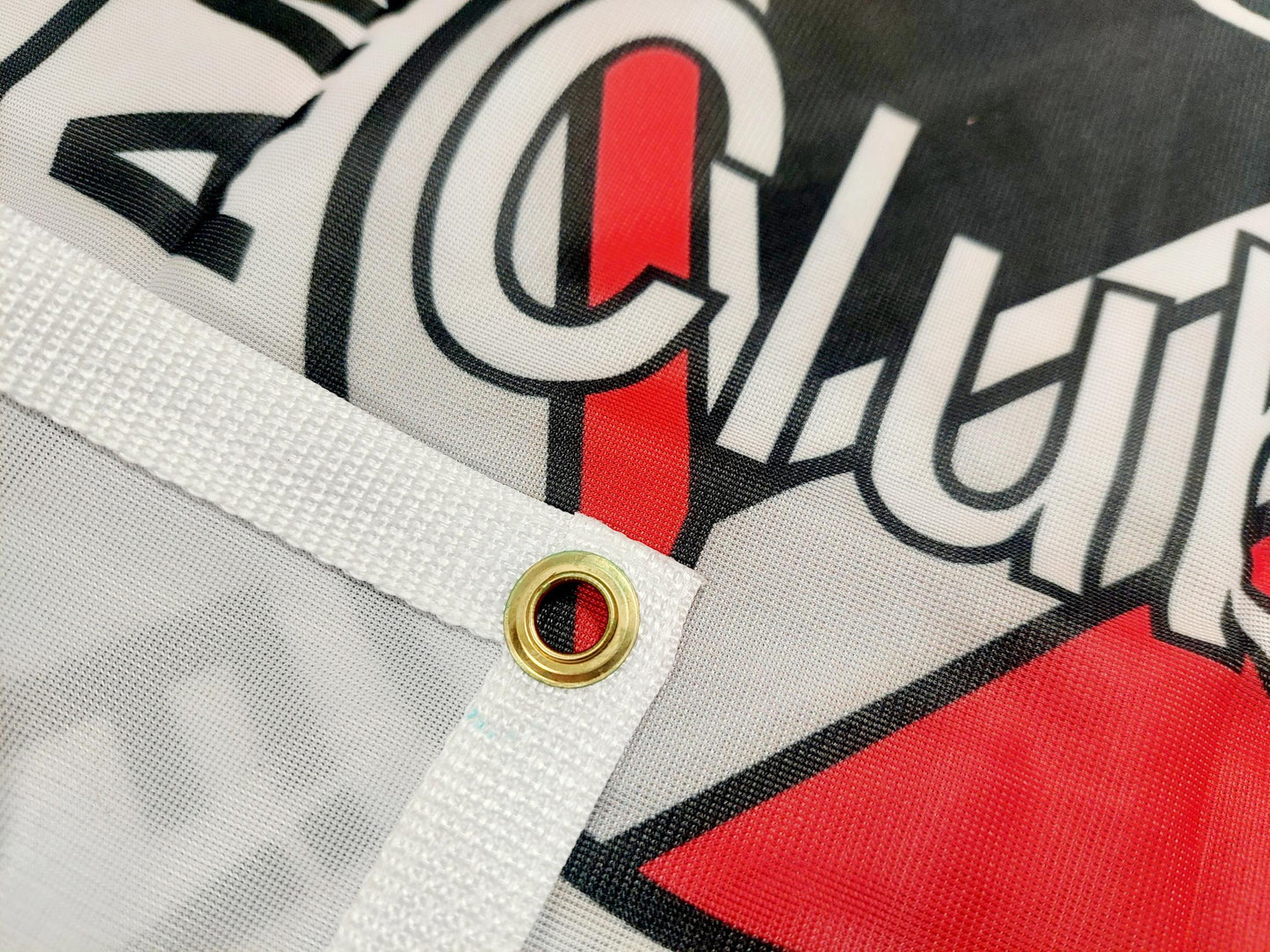 Liput ja banderollit YCCF